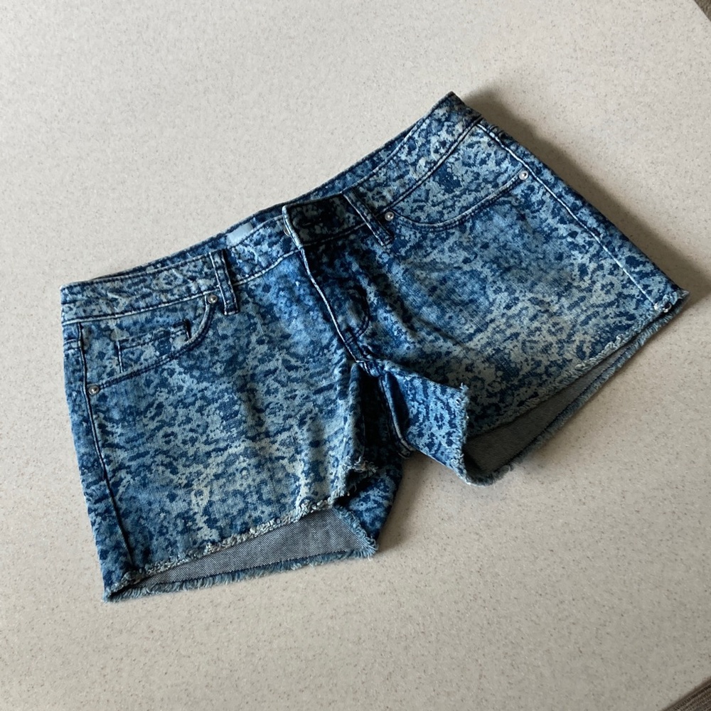 Stylish Blue Stretch Jean Shorts Jort Women Size 2/Fit 3